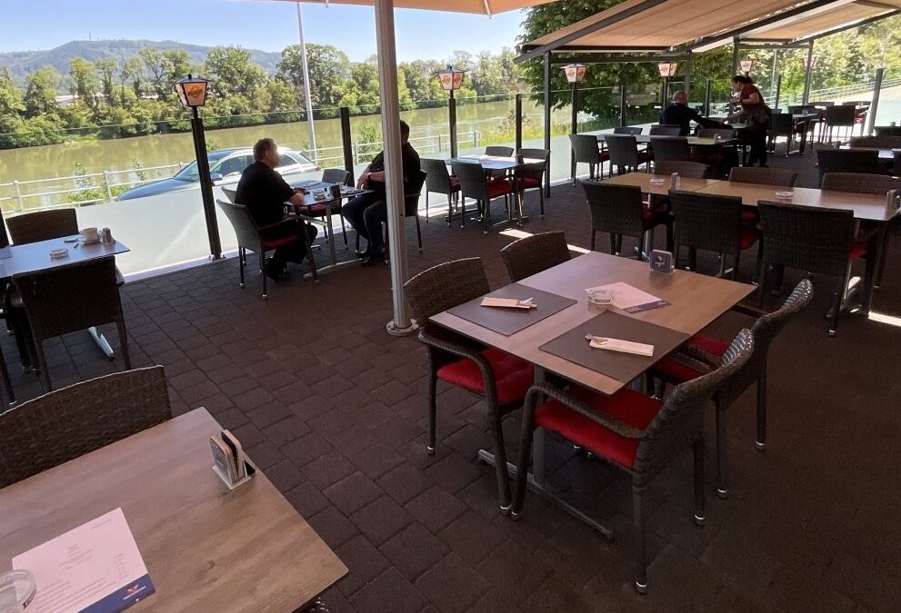 Genuss mit Blick auf den Rhein